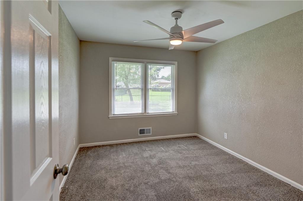 512 Northwest Lakeview Road Blue Springs, MO 64014 - Photo 17 of 40 Gallery Image 17