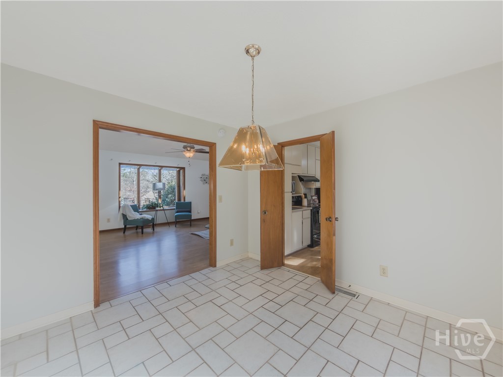 3053 Pointe Court Snellville, GA 30039 - Photo 4 of 47