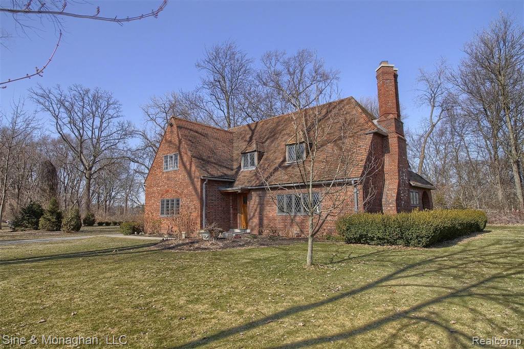 1017 Lake Shore Road Grosse Pointe Shores, MI 48236 - Photo 3 of 55