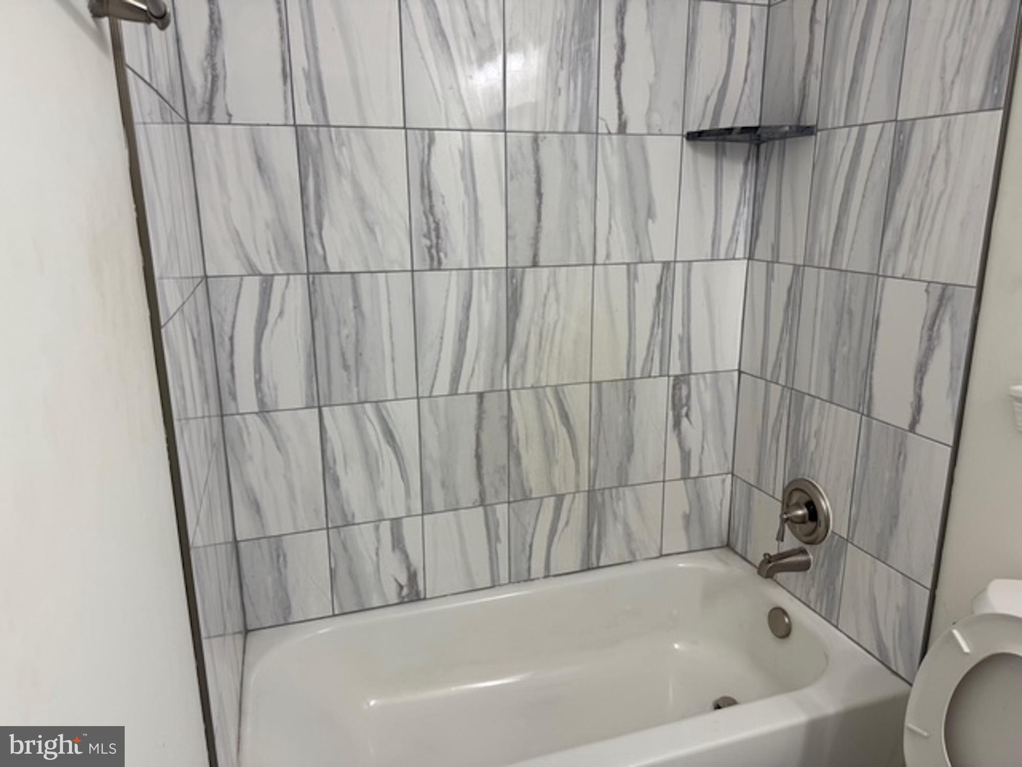 6409 63rd Place Riverdale, MD 20737 - Photo 9 of 30 a bathroom with a bathtub