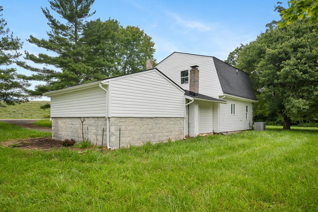 3052 Cedar Springs Road Sugar Grove, VA 24375 - Photo 29 of 33 Gallery Image 29