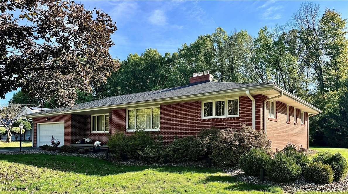 2140 Howland Wilson Road Northeast Warren, OH 44484 - Photo 4 of 47 Gallery Image 4
