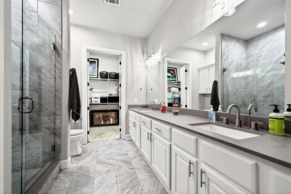 a view of walk in closet