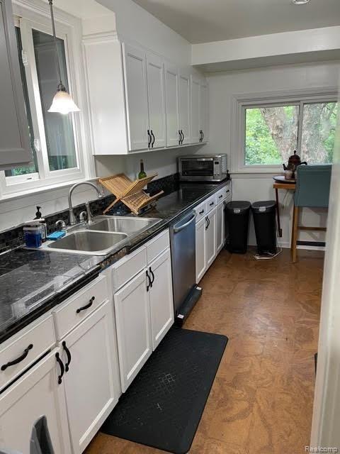 156 Barrington Road Bloomfield Hills, MI 48302 - Photo 8 of 27 Kitchen.jpg