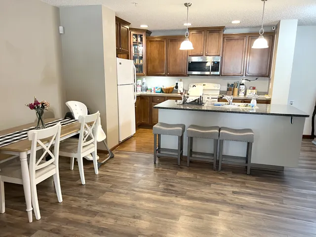 $2,299 | 15257 60th Avenue North, Plymouth, MN 55446