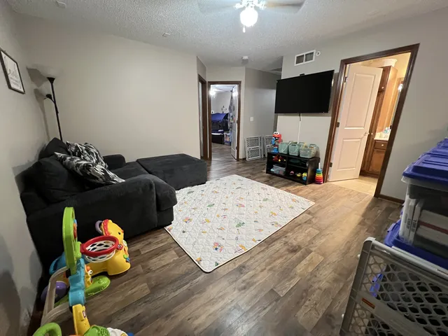 $2,299 | 15257 60th Avenue North, Plymouth, MN 55446