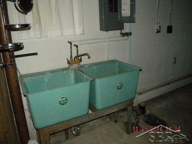 215 Stoneham Road Saginaw, MI 48638 - Photo 23 of 24 31223794-22.JPG
