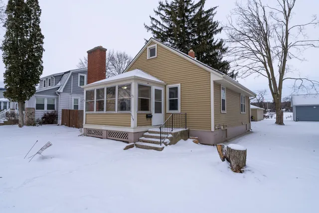 $325,000 | 1119 Pleasant Street, Lake Geneva, WI 53147