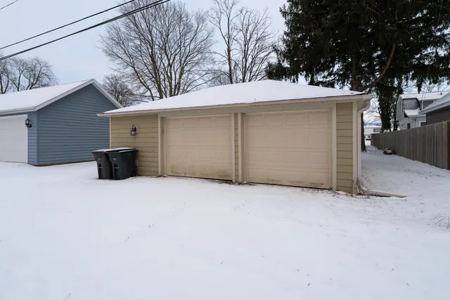 $325,000 | 1119 Pleasant Street, Lake Geneva, WI 53147