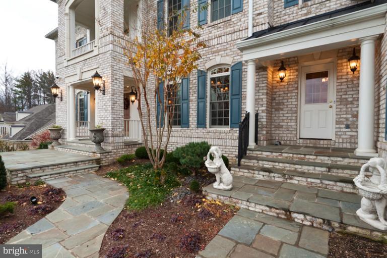 903 Georgetown Ridge Court McLean, VA 22102 - Photo 1 of 27 a front view of a house