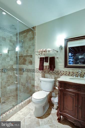 903 Georgetown Ridge Court McLean, VA 22102 - Photo 8 of 27 a bathroom with a toilet sink and mirror