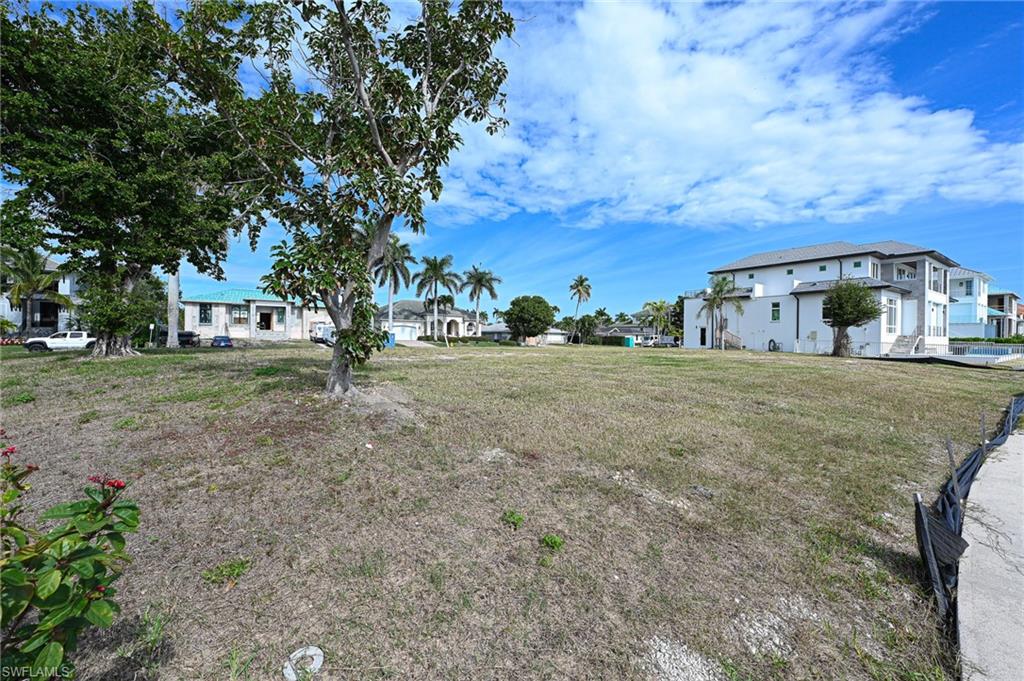 128 Bayview Avenue Naples, FL 34108 - Photo 13 of 30