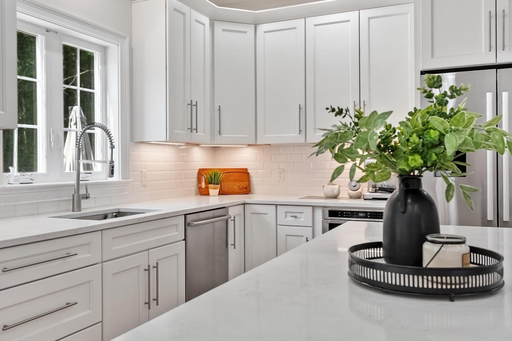 324 Old Harvard Road Boxborough, MA 01719 - Photo 8 of 42