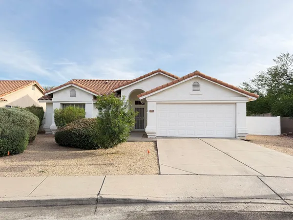 $2,450 | 7283 West Tina Lane, Glendale, AZ 85310
