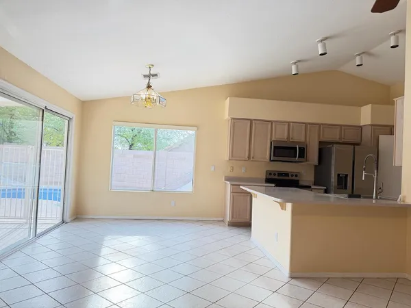 $2,450 | 7283 West Tina Lane, Glendale, AZ 85310