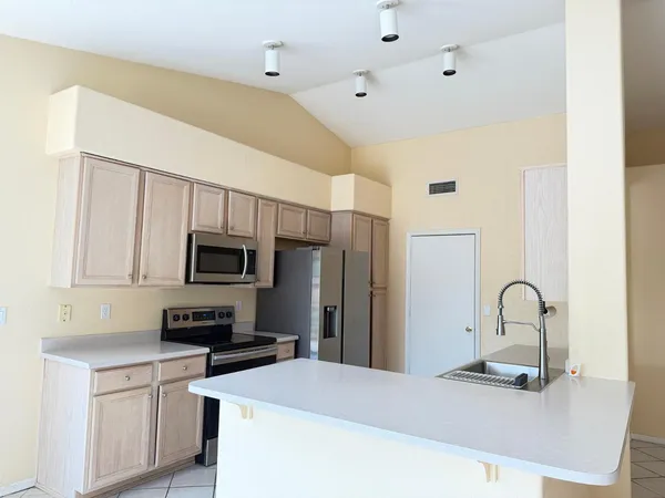 $2,450 | 7283 West Tina Lane, Glendale, AZ 85310