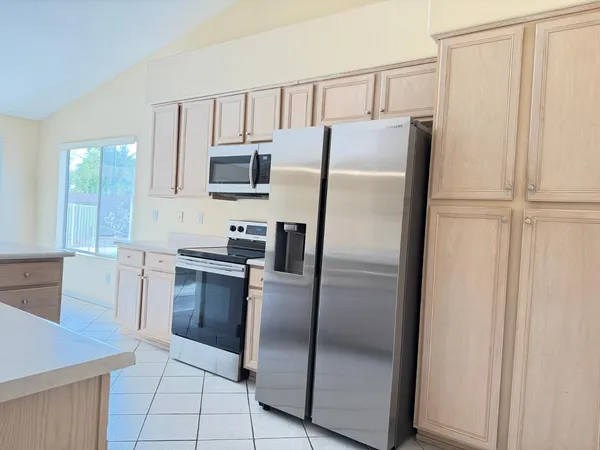 $2,450 | 7283 West Tina Lane, Glendale, AZ 85310