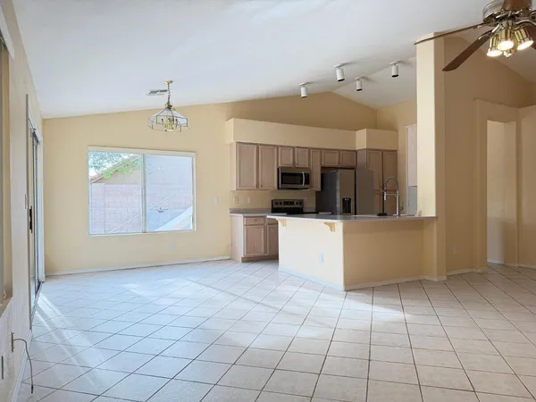 $2,450 | 7283 West Tina Lane, Glendale, AZ 85310