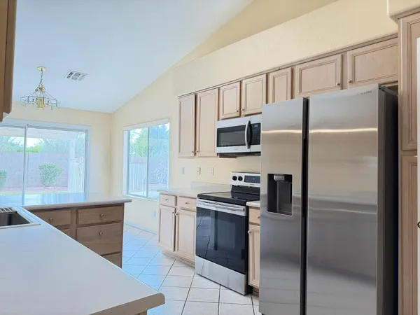 $2,450 | 7283 West Tina Lane, Glendale, AZ 85310