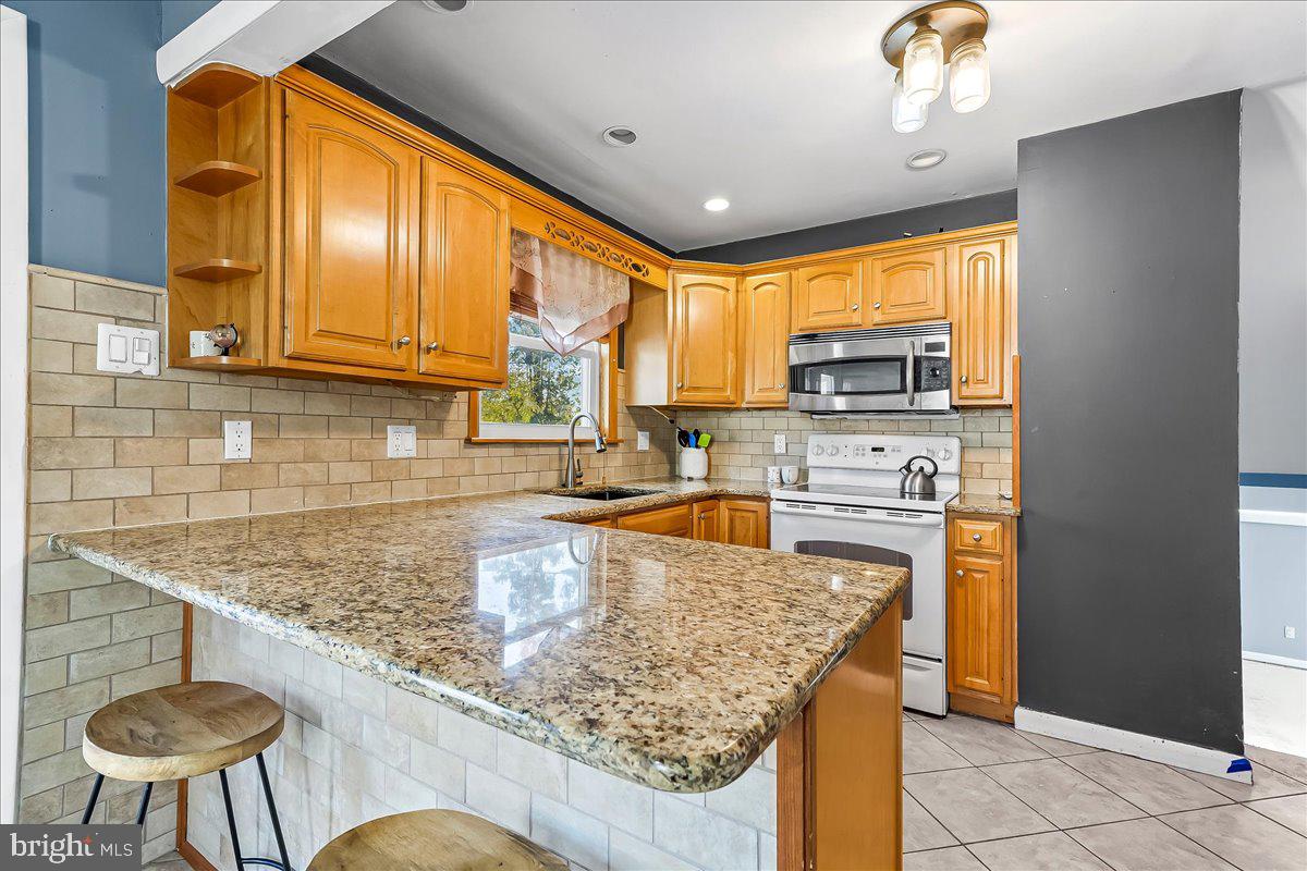 1114 Wynnbrook Road Secane, PA 19018 - Photo 11 of 33