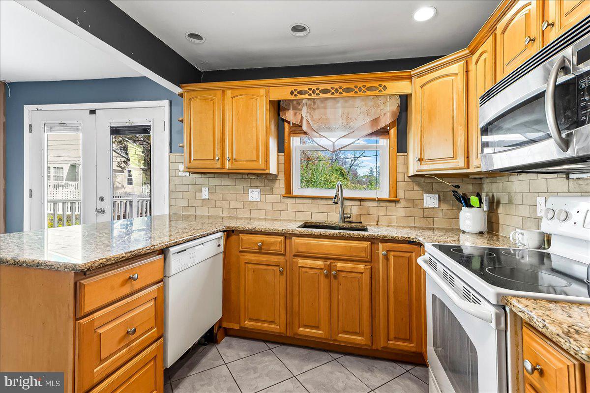 1114 Wynnbrook Road Secane, PA 19018 - Photo 12 of 33