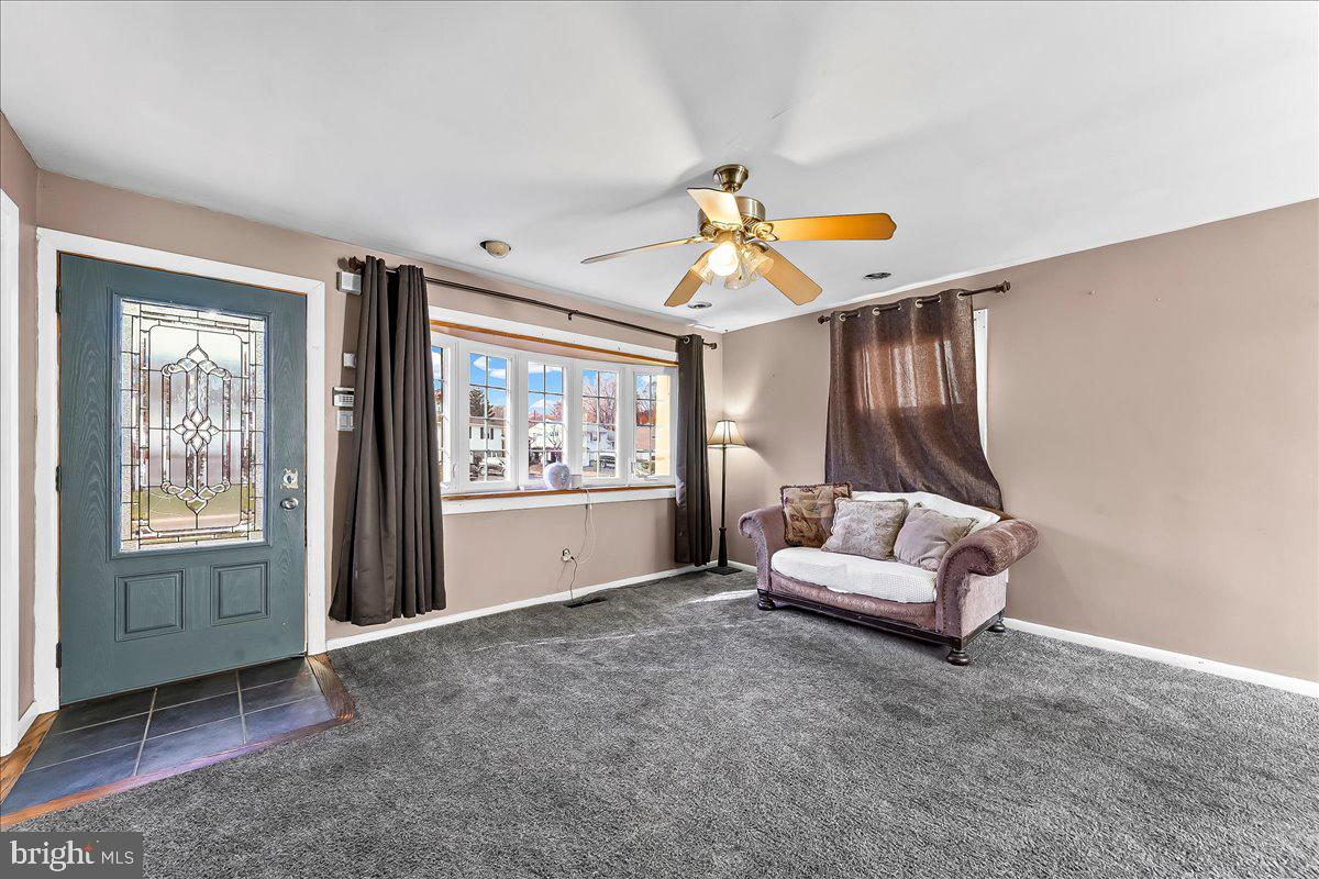 1114 Wynnbrook Road Secane, PA 19018 - Photo 5 of 33