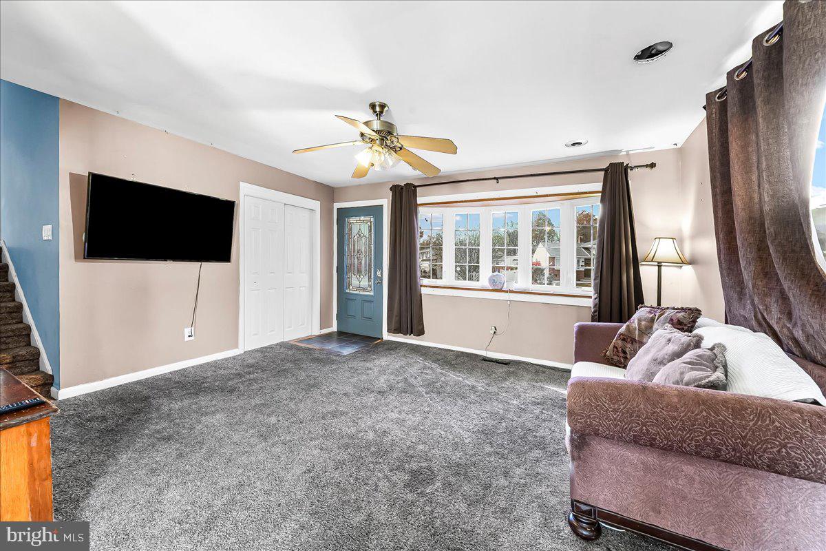 1114 Wynnbrook Road Secane, PA 19018 - Photo 6 of 33