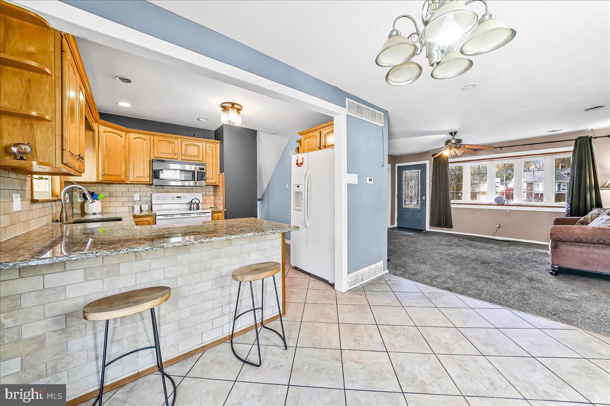 1114 Wynnbrook Road Secane, PA 19018 - Photo 7 of 33