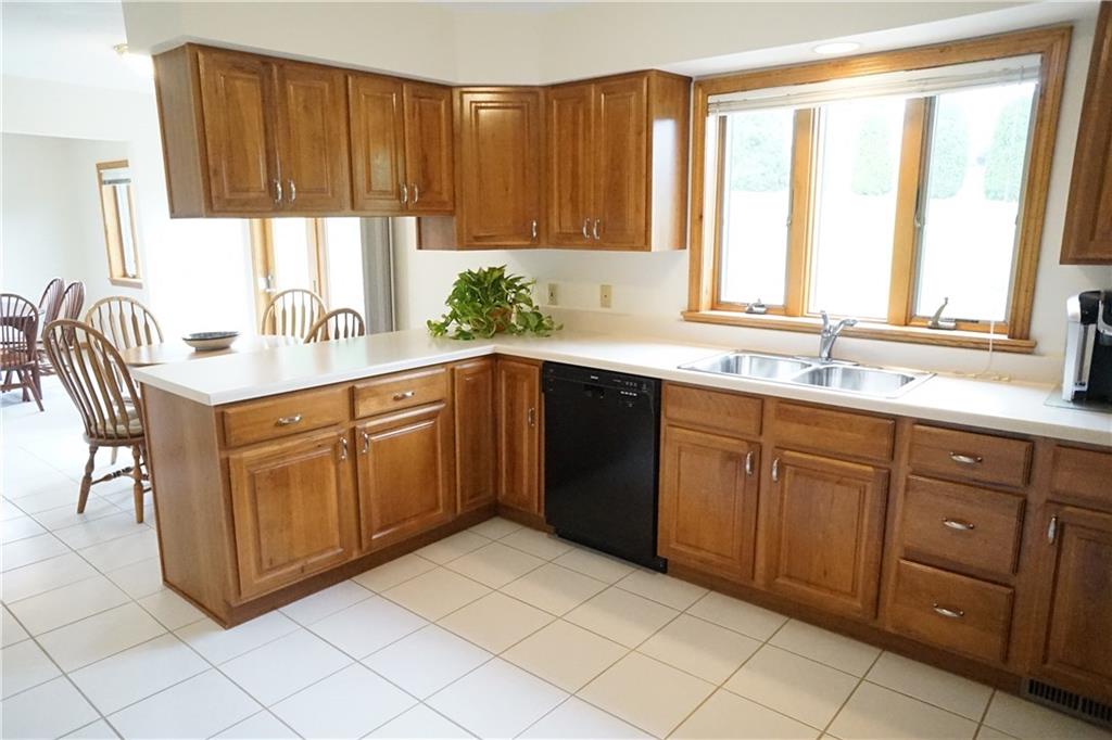 341 Holyoke Road Butler, PA 16001 - Photo 8 of 25 Kitchen