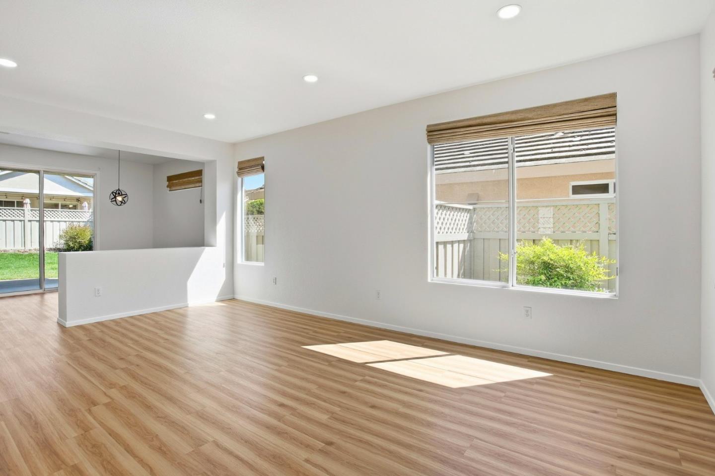 4064 Rose Creek Road Roseville, CA 95747 - Photo 4 of 33