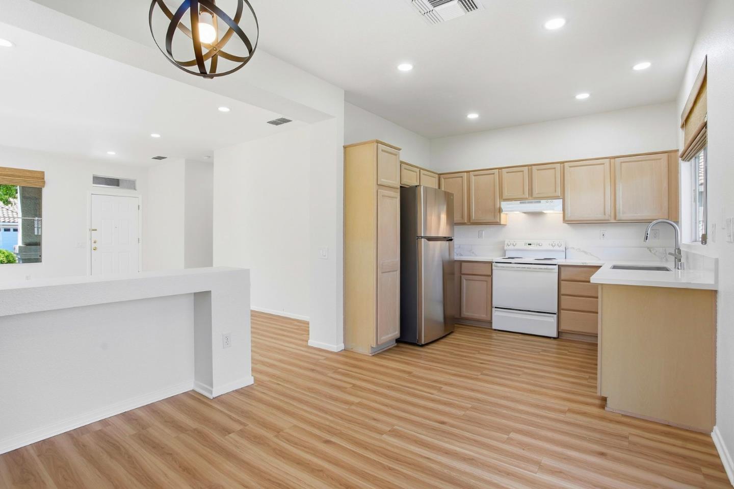 4064 Rose Creek Road Roseville, CA 95747 - Photo 9 of 33