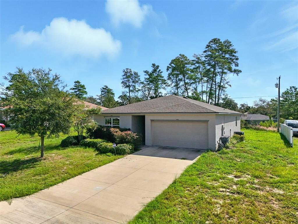 3381 Southwest 129th Loop Ocala, FL 34473 - Photo 4 of 35 a front view of house with yard and green space