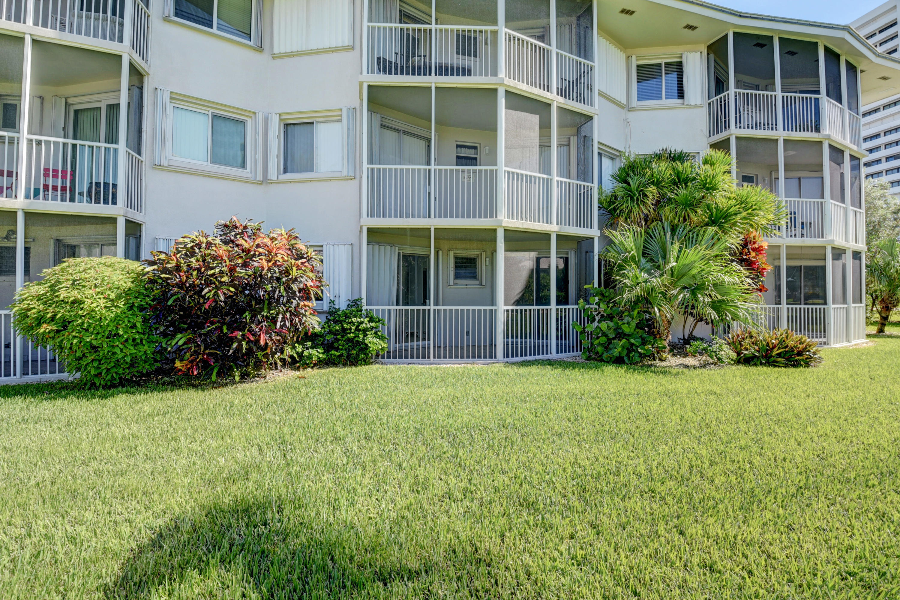 2700 Banyan Road, Unit 2C Boca Raton, FL 33432 - Photo 32 of 33 a view of a building with garden