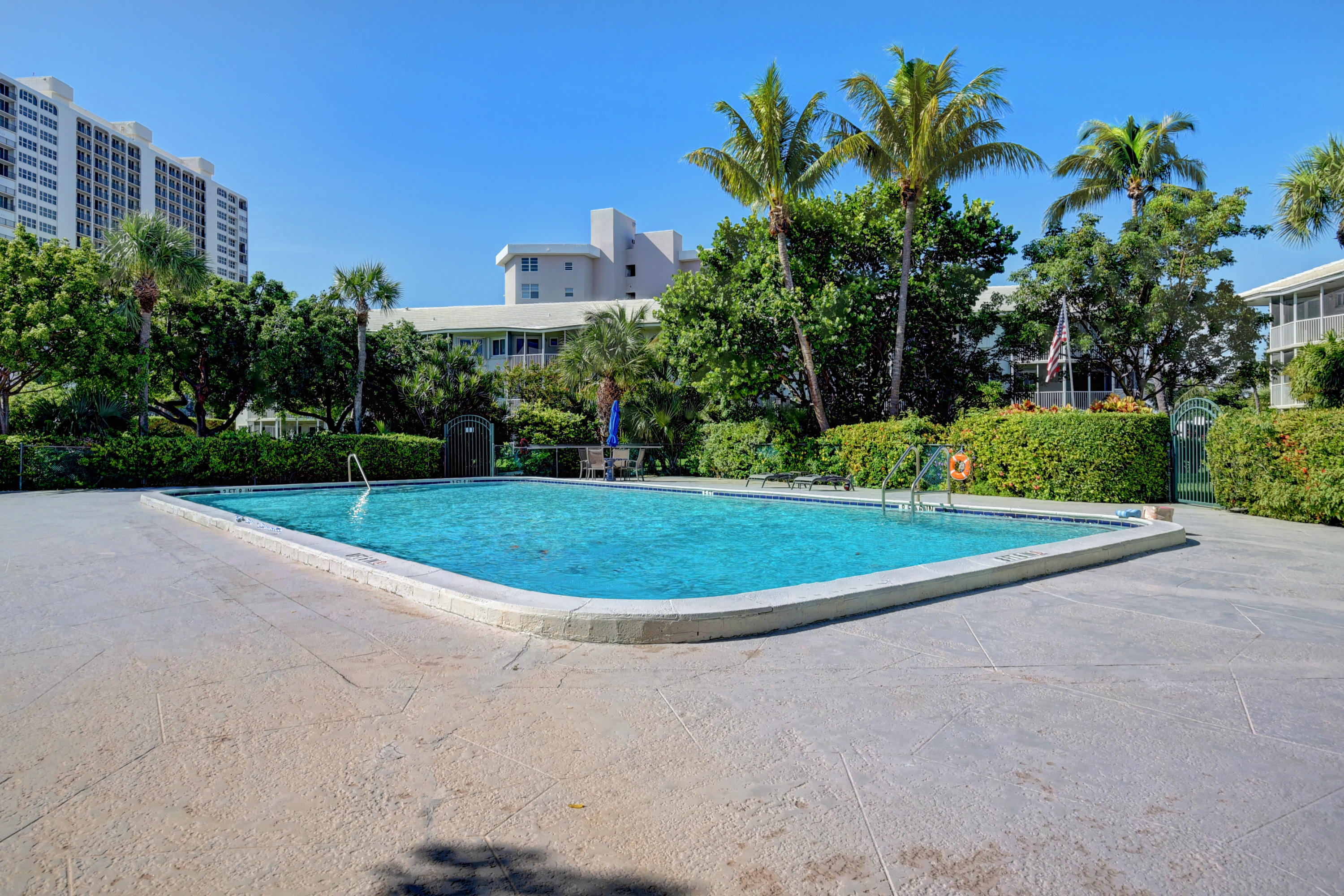 2700 Banyan Road, Unit 2C Boca Raton, FL 33432 - Photo 33 of 33 a view of a garden