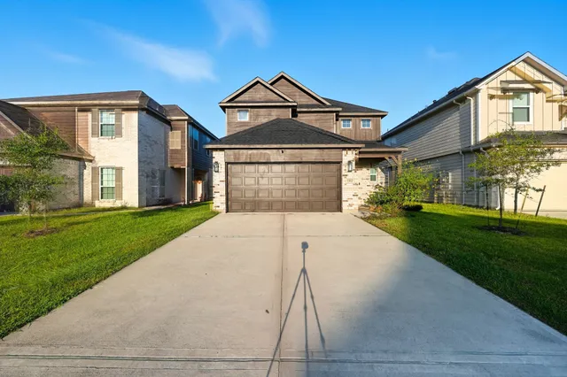 $325,000 | 2322 Honey Heights Lane, Fresno, TX 77545