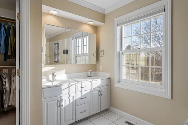 $549,900 | 800 27th Street Southwest, Austin, MN 55912