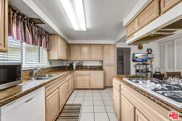 $883,999 | 664 East Elsmere Drive, Carson, CA 90746