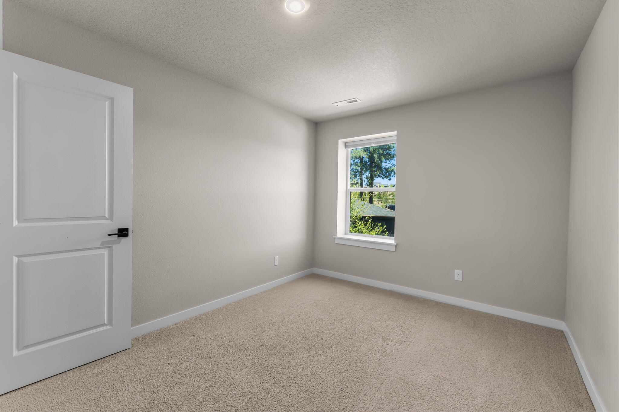 61197 Southwest Beverly Way Bend Bend, OR 97702 - Photo 18 of 32 bedroom