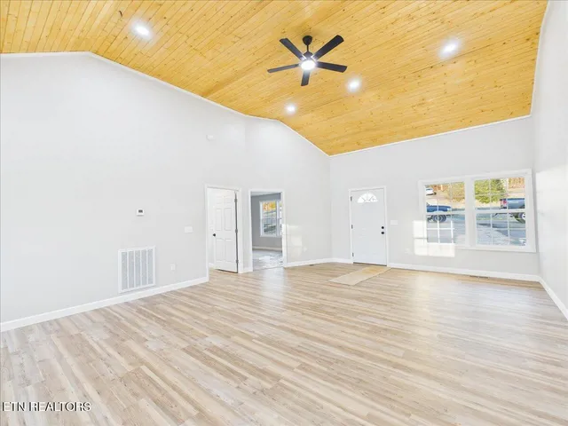 $325,000 | 176 Granby Lane, Harrogate, TN 37752