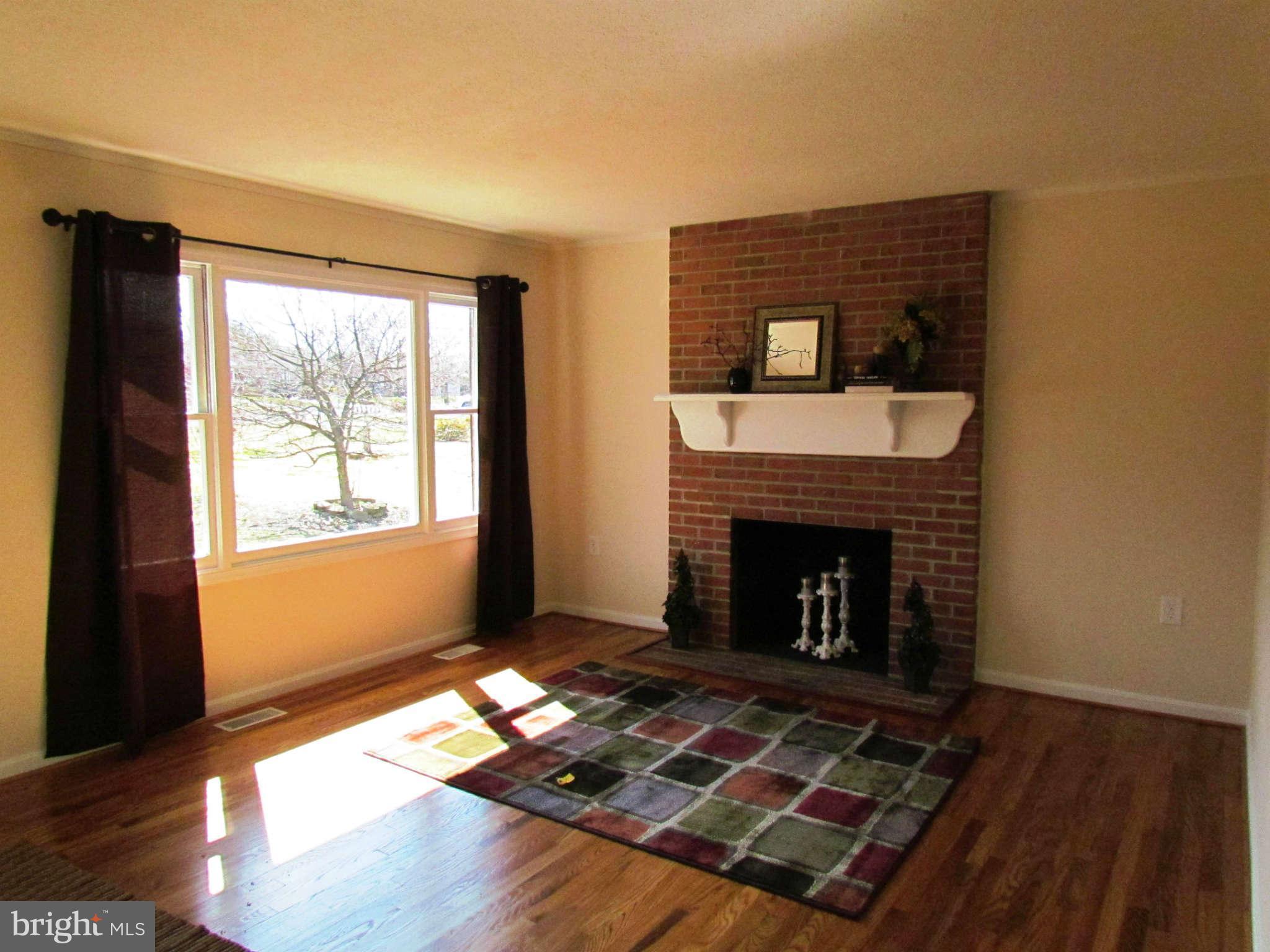 317 Ridge Road Winchester, VA 22602 - Photo 3 of 30 Living Room