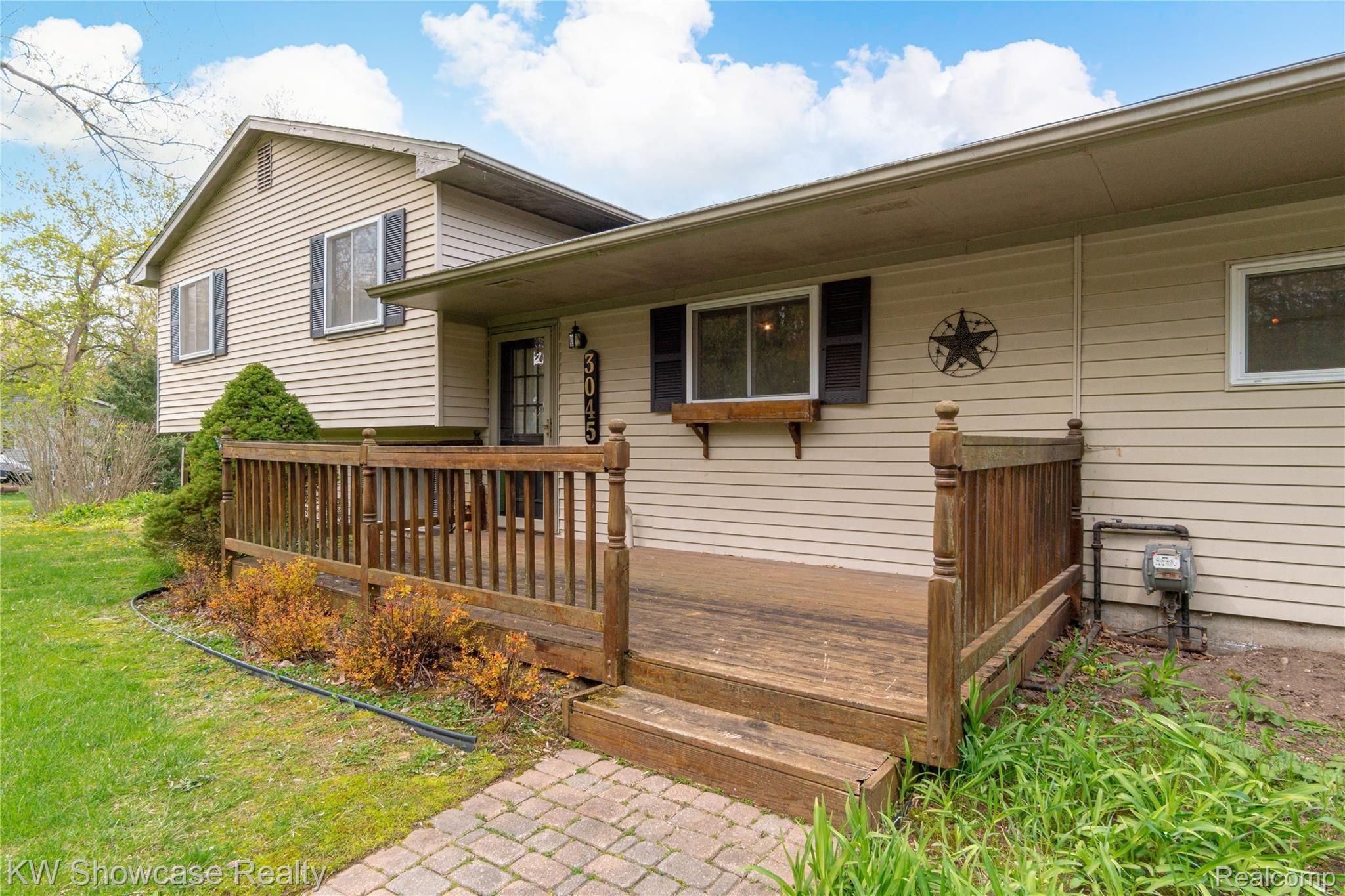 3045 Porter Road White Lake, MI 48383 - Photo 26 of 26 Front Deck Porter.jpg