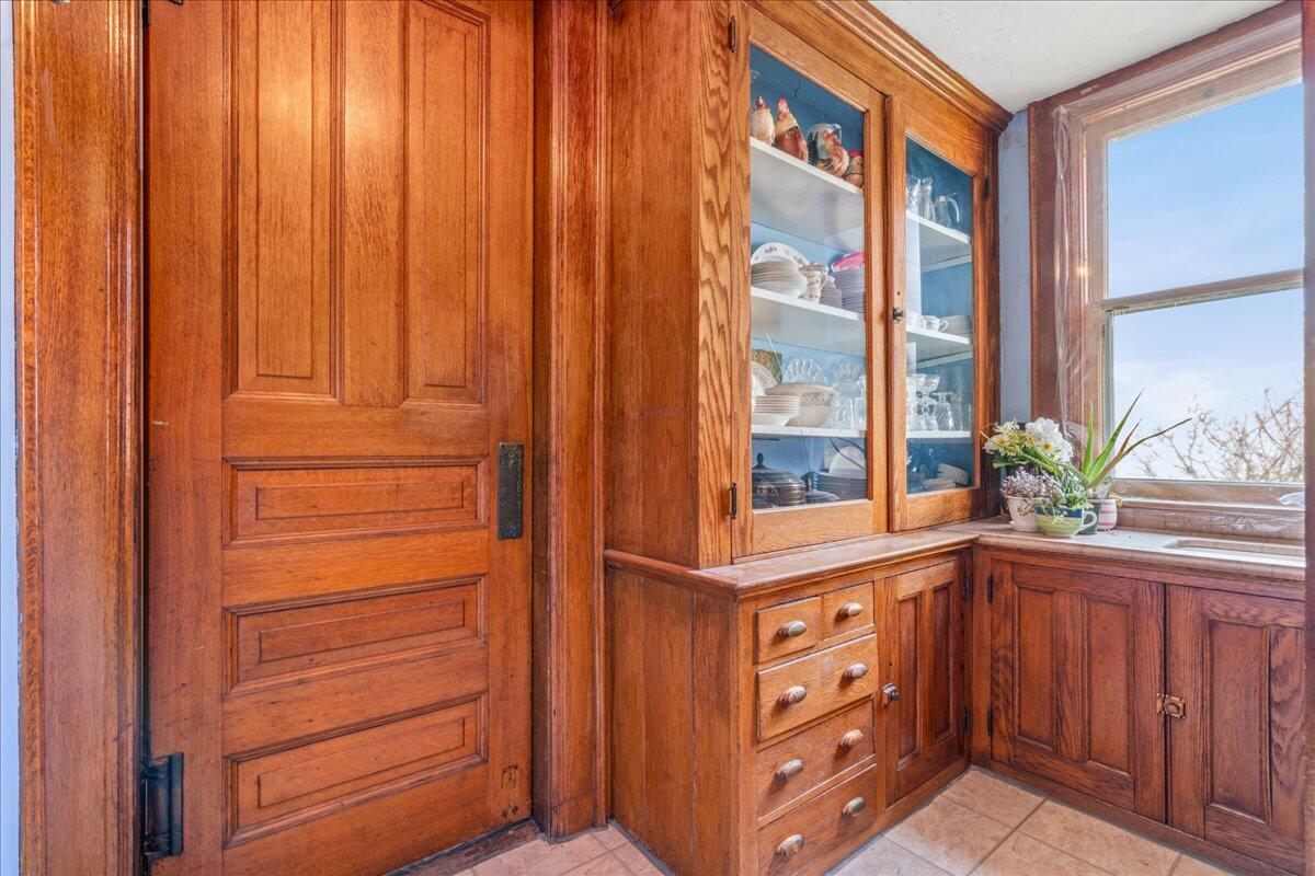 461 5th Street Manistee, MI 49660 - Photo 34 of 89 Butlers pantry between kitchen/dining