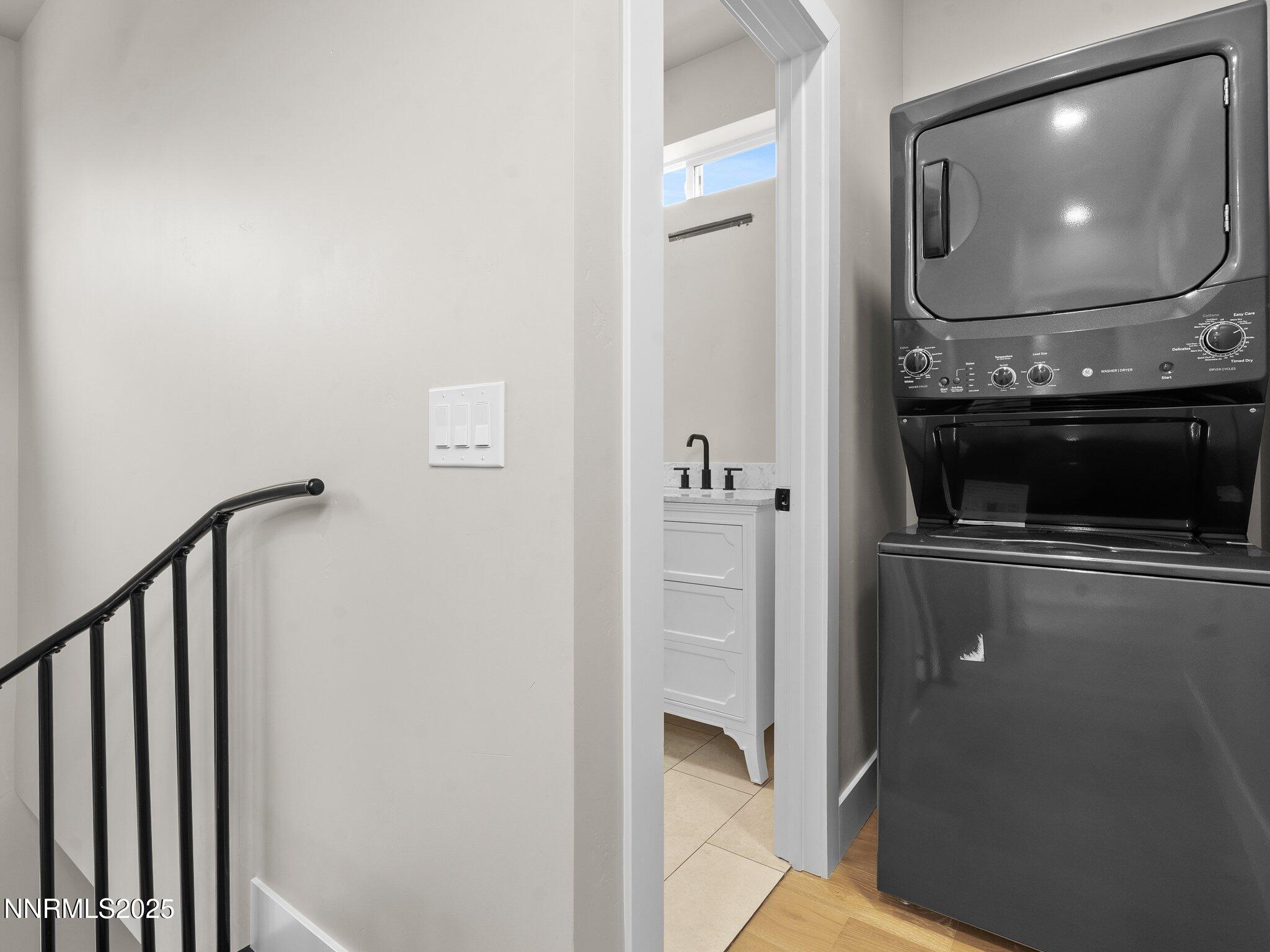 1844 H Street, Unit 1 Sparks, NV 89431 - Photo 10 of 14 a view of a livingroom from a hallway