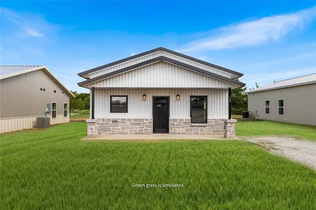 $219,500 | 1107 East Navarro Street, Mart, TX 76664