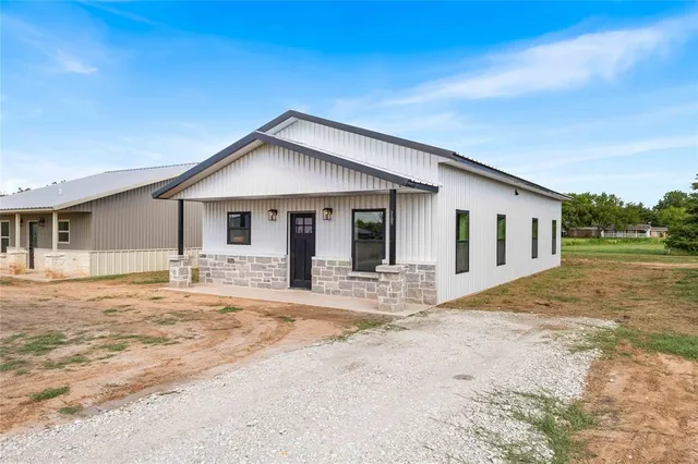 $219,500 | 1107 East Navarro Street, Mart, TX 76664