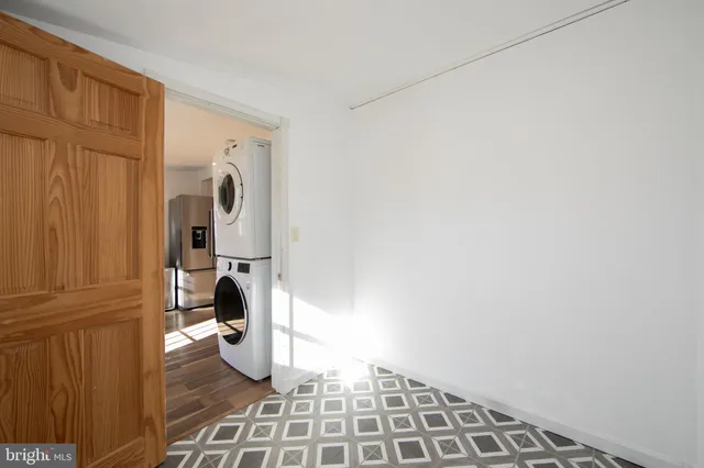 a bathroom with a toilet