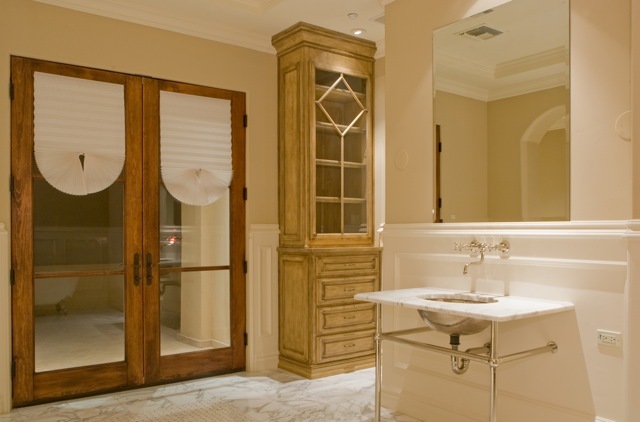 6736 East Maverick Road Paradise Valley, AZ 85253 - Photo 22 of 39 Guest Suite Bathroom