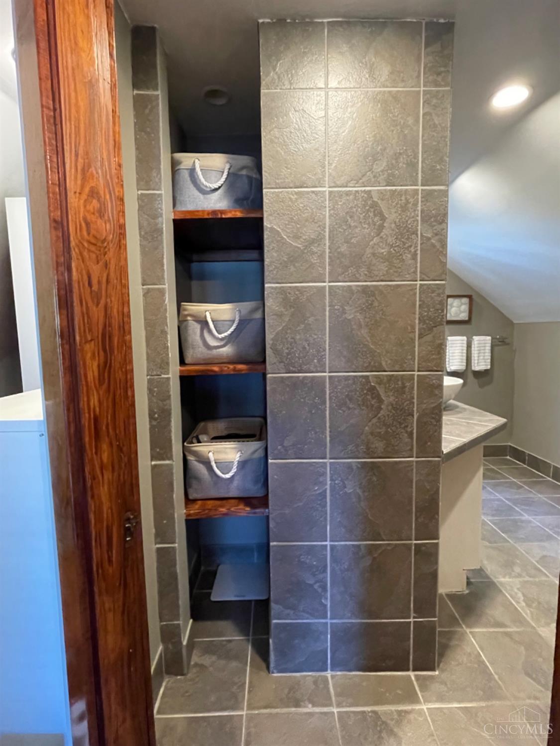 6812 Plainfield Road Cincinnati, OH 45236 - Photo 16 of 29