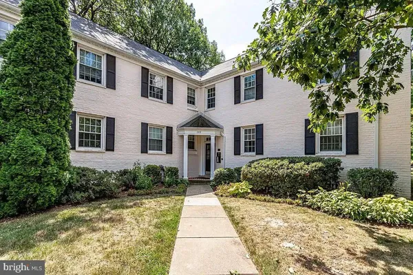 $1,900 | 1319 South Walter Reed Drive, Unit 19104, Arlington, VA 22204