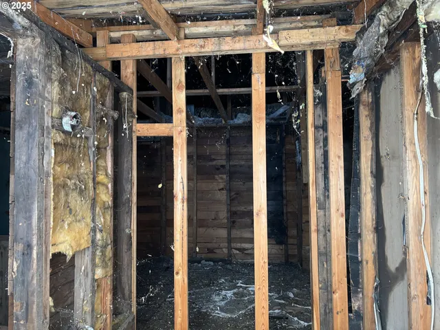 a view of walk in closet